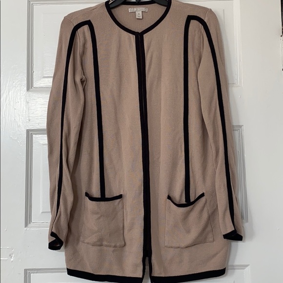 Dana Buchman Sweaters - Dana Buchman beige sweater with black accent, S